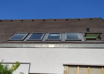 Vyčištěná eternitová střecha rodinného domu v Kralupech nad Vltavou