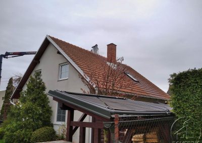 Průběh čištění střechy rodinného domu ve Strašnově za pomoci hydraulické plošiny