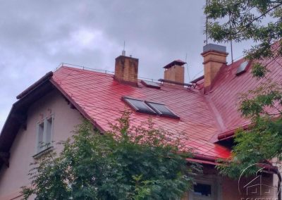 Vyčištěná eternitová střecha vily v Chrastavě po nástřiku nano impregnace