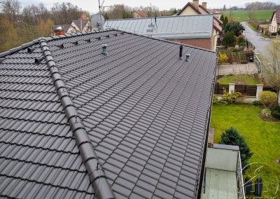 Detail vyčištěné střechy rodinného domu v Průhonicích s aplikovaným nano impregnačním nástřikem