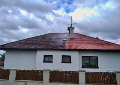 Průběh čištění střechy rodinného domu v Jelenici včetně nástřiku nano impregnace