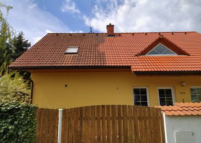 Průběh čištění střechy rodinného domu v Rabštejnské Lhotě včetně aplikace nano impregnace