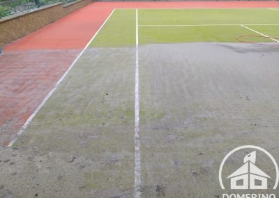 Průběh čištění tenisového kurtu ve Studeněvsi od nánosů špíny