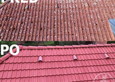 Detailní pohled na střechu rodinného domu v Zásmukách před čištěním a po
