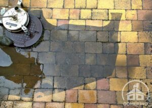 čištění zámkové dlažby horkou vodou