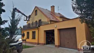 čištění fasády z vysokozdvižných plošin Domerino