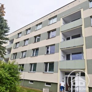 čistá fasáda panelový dům Domerino