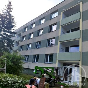 čištění panelového domu plísně nečistoty drobné opravy plošiny Domerino