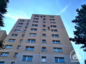 čištění panelového domu horolezci