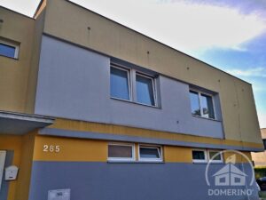 Fasáda před čištěním Domerino