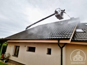 odstraňování mechů pomocí vysokotlakých strojů