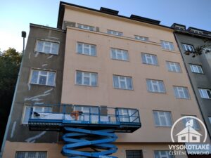 nátěr fasády vysokozdvižných plošin
