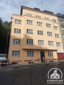 historická fasáda nový nátěr vlastní plošina