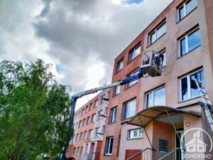 čištění z vysokozdvižných plošin