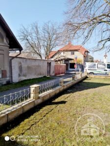 pískovcová zídka vyčištěna nečistoty odstraněny