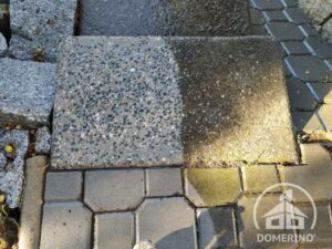 detailní záběr na průběh čištění schodů