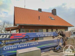 čištění střech provádíme z vlastních plošin