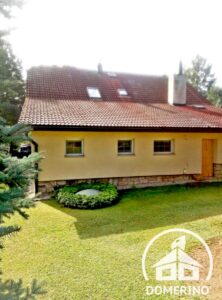 pečlivé odstranění všech mechů a lišejníků
