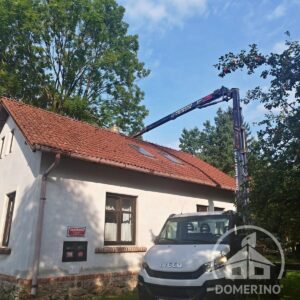 Hydraulická plošina v plném nasazení