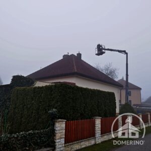 Čištění střechy z vlastní plošiny Domerino