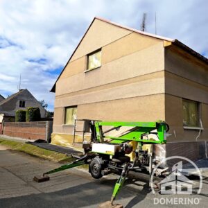 hydraulická plošina čištění a nátěr fasády