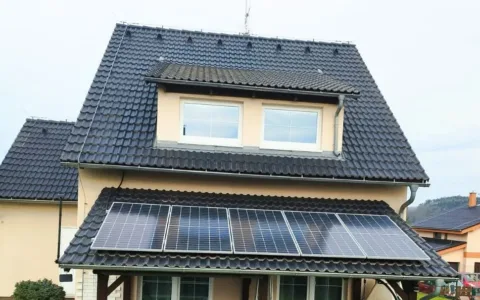 Králův Dvůr – Čištění fasády a střechy