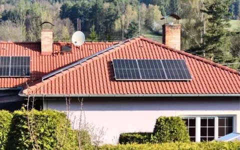 Odstranění nečistot ze střechy rodinného domu – Číměř