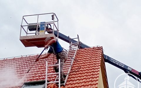čištění střechy rodinného domu